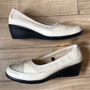 Women’s Champer Neutral Beige lightweight wedge style shoes size 38